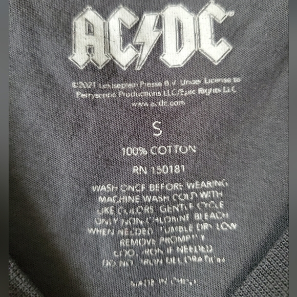 CLEARANCE! AC⚡️DC Shirt Women's Sz S - Picture 3 of 5
